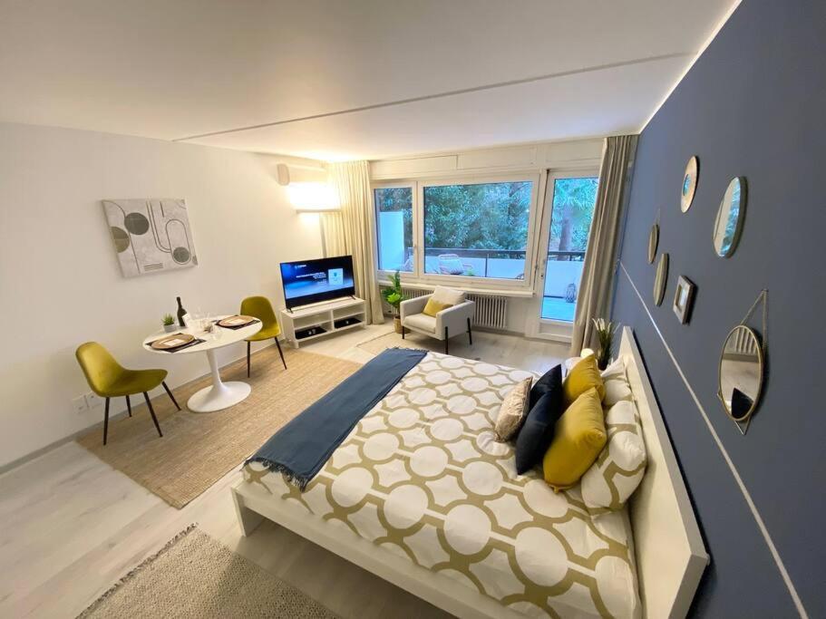 Luganersee, Pool, Strand, Parkplatz, Suite Bissone Ngoại thất bức ảnh